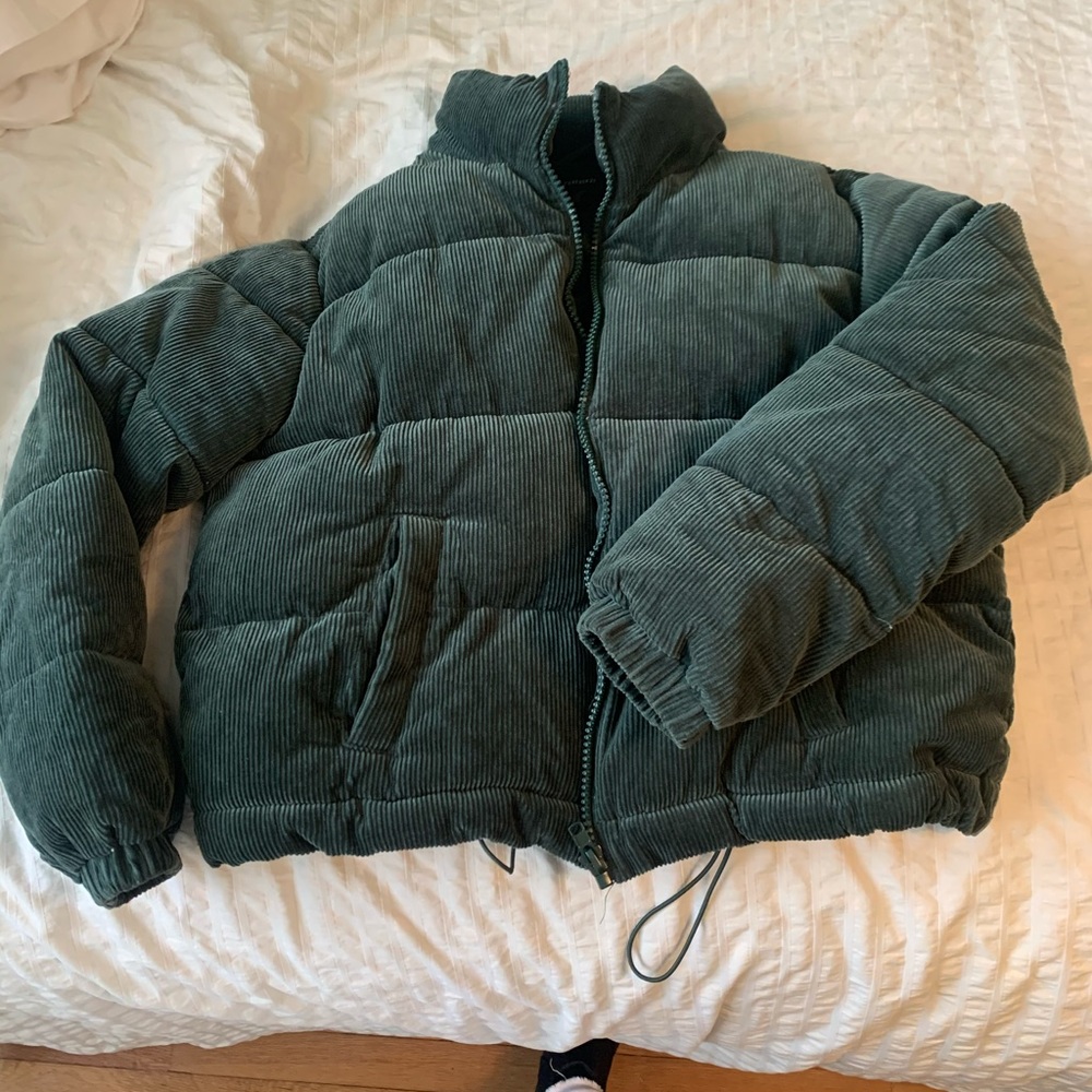 Green ribbed puffer jacket